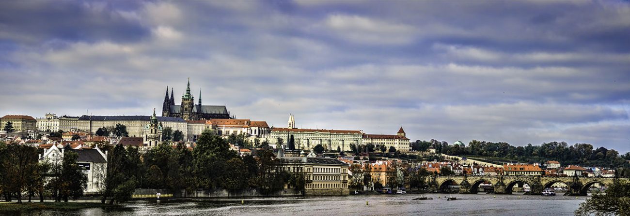 Vue du quartier de Mala Strana et du Château de Prague prague-mala-strana